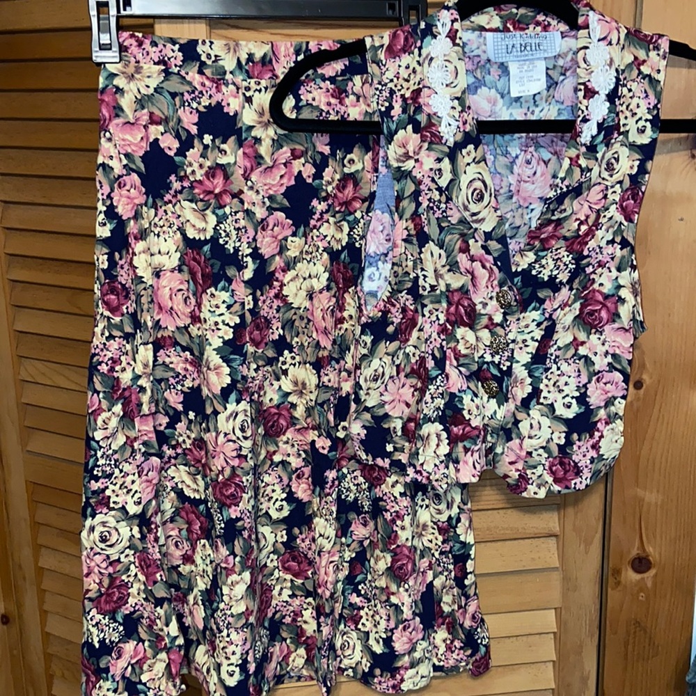 CUTE SKIRT AND VEST!  FLORAL WITH NAVY BACKGROUND